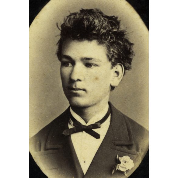 Ciehuski Péter műterme, Marosvásárhely („Maros Vásárhelytt”), Erdély, elegáns fiatal úr portréja, monarchia, 1860-as évek, Eredeti CDV, dombornyomott vizitkártya fotó!   