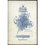 Csonka Géza műterme, Marosvásárhely („Maros Vásárhelytt”), Erdély, elegáns házaspár portréja, bajusz, szakáll, nyaklánc, monarchia, 1890-es évek, Eredeti kabinetfotó.