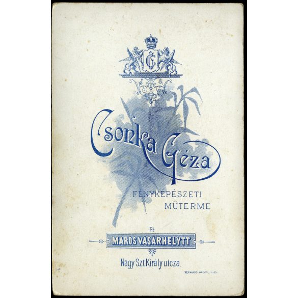Csonka Géza műterme, Marosvásárhely („Maros Vásárhelytt”), Erdély, elegáns házaspár portréja, bajusz, szakáll, nyaklánc, monarchia, 1890-es évek, Eredeti kabinetfotó.