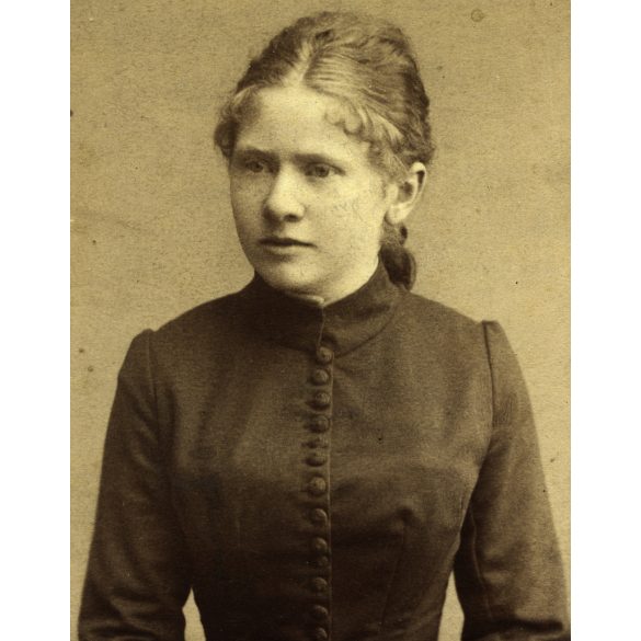 Dunky fivérek fényképészete, Kolozsvár, Erdély, elegáns nő gyönyörű ruhában, monarchia, 1890-es évek, Eredeti CDV, vizitkártya fotó. 