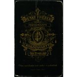 Dunky fivérek fényképészete, Kolozsvár, Erdély, elegáns nő gyönyörű ruhában, monarchia, 1890-es évek, Eredeti CDV, vizitkártya fotó. 