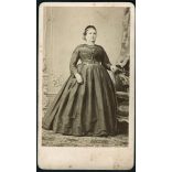 Borsos műterem, Pest, elegáns nő gyönyörű ruhában, monarchia, 1860-as évek, Eredeti CDV, vizitkártya fotó. 