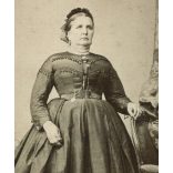 Borsos műterem, Pest, elegáns nő gyönyörű ruhában, monarchia, 1860-as évek, Eredeti CDV, vizitkártya fotó. 