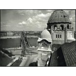 Nagyobb méret, Mező Sándor fotóművész, a Szabadság híd a Gellért fürdőből fotózva, villamos, Duna, jármű, közlekedés, kommunizmus, 1950-es évek, Eredeti fotó, hátulján feliratozott papírkép.  