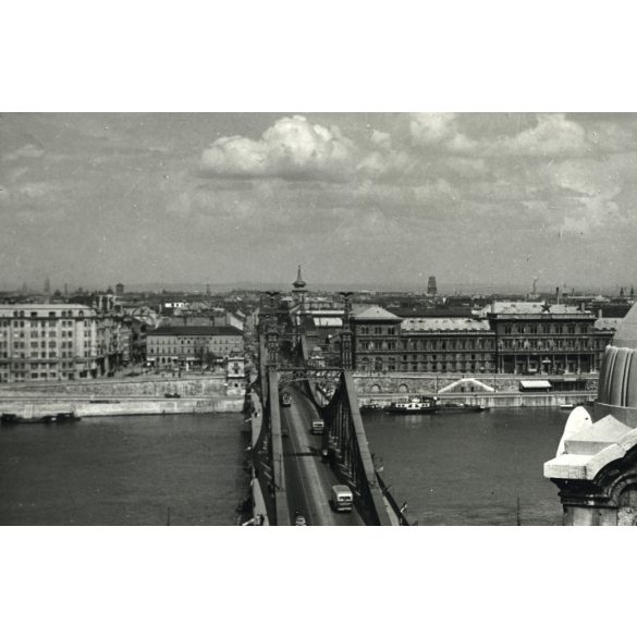 Nagyobb méret, Mező Sándor fotóművész, a Szabadság híd a Gellért fürdőből fotózva, villamos, Duna, jármű, közlekedés, kommunizmus, 1950-es évek, Eredeti fotó, hátulján feliratozott papírkép.  