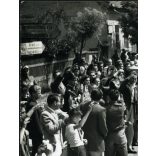 Nagyobb méret, Mező Sándor fotóművész, V. Világ Ifjúsági Találkozó, Biharkeresztes, VIT nemzetközi váltófutás Szófia-Varsó,  kommunizmus, 1955. július 10, 1950-es évek, Eredeti fotó, hátulján pecséttel jelzett papírkép. 