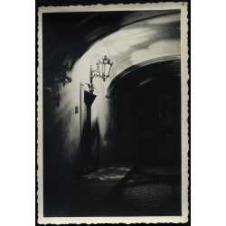   Esterházy palota kapualja, Pozsony, Felvidék, ritka esti felvétel, díszes lámpa, városkép, 1930-as évek, Eredeti fotó, hátulján feliratozott, pecséttel jelzett papírkép.  