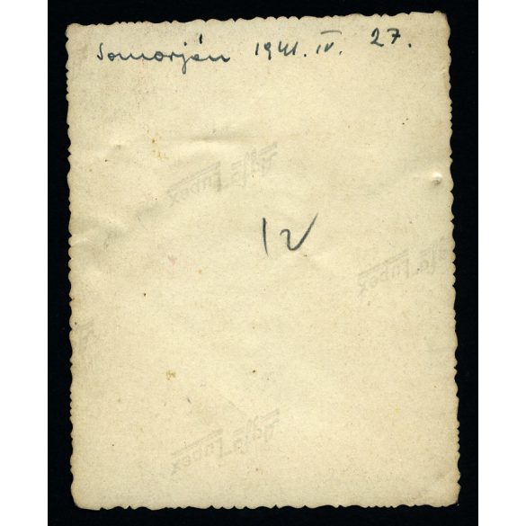 Helyi focicsapat az edzővel, Somorja, Felvidék, sport, labdarúgás, helytörténet, Horthy-korszak, 1941., április 27, 1940-es évek, Eredeti fotó, hátulján feliratozott papírkép. 