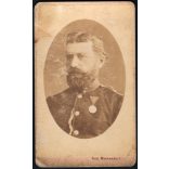 Meinhardt Ágoston műterme, Nagyszeben (Hermanstadt), Erdély, magyar, K.u.K katonatiszt egyenruhában, érdemrend, szakáll, 1870-es évek, Eredeti CDV, vizitkártya fotó, foltos.