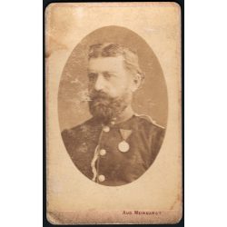   Meinhardt Ágoston műterme, Nagyszeben (Hermanstadt), Erdély, magyar, K.u.K katonatiszt egyenruhában, érdemrend, szakáll, 1870-es évek, Eredeti CDV, vizitkártya fotó, foltos.