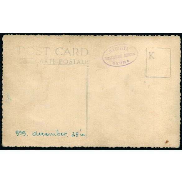 ”Hargita” műterem, Gyoma, fiatal pár portréja, katona, Magyar Királyi Honvéd Légierő, őrvezető, 2. világháború, egyenruha, helytörténet, Békés megye, Horthy-korszak, 1939, 1930-es évek, Eredeti fotó, hátulján feliratozott, pecséttel jelzett papírkép.