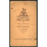 J. N. Scheffler műterme, Szabadka (Zombor), Vajdaság, elegáns hölgy gyönyörű hajjal, medállal, 1860-as évek, Eredeti CDV, vizitkártya fotó.  