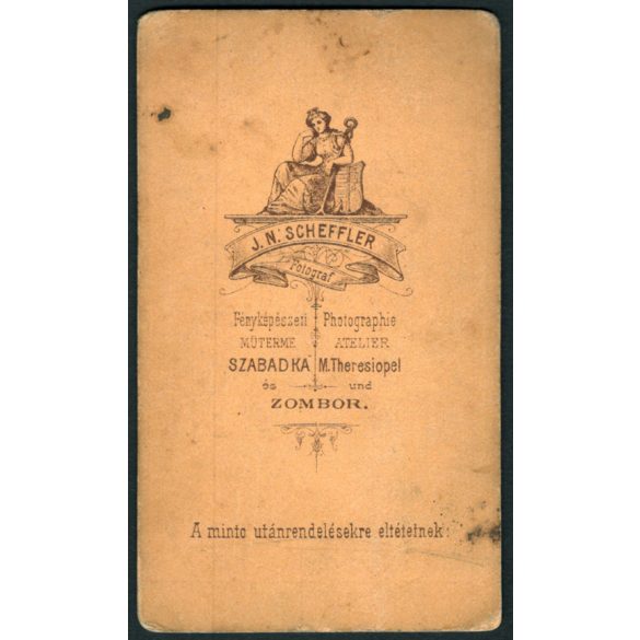 J. N. Scheffler műterme, Szabadka (Zombor), Vajdaság, elegáns hölgy gyönyörű hajjal, medállal, 1860-as évek, Eredeti CDV, vizitkártya fotó.  