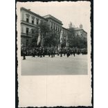 Szent Jobb körmenet díszzászlókkal, Budapest, Eucharisztikus világkongresszus, Alkotmány utca, 5. kerület, egyenruha, érdemrend, Horthy-korszak, 1938, 1930-es évek, Eredeti fotó, papírkép.  