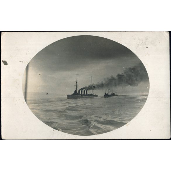Helgoland osztályú osztrák-magyar gyorscirkáló (Novara?), K.u.K., hajó, haditengerészet, Horthy Miklós, 1. Világháború, katona, monarchia, jármű, közlekedés, 1910-es évek, Eredeti fotó, papírkép.   