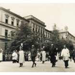 Szent Jobb körmenet, Budapest, Eucharisztikus világkongresszus, Alkotmány utca,  katona, egyenruha, egyház, ünnep, Horthy-korszak, 1938, 1930-es évek, Eredeti fotó, papírkép.