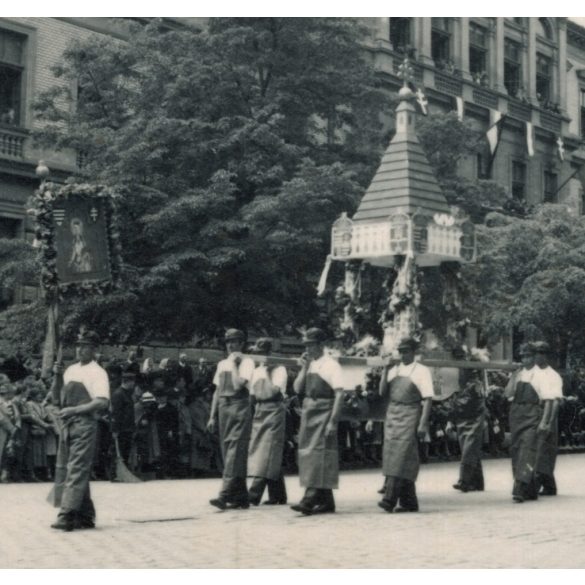 Szent Jobb körmenet, Budapest, Eucharisztikus világkongresszus, Alkotmány utca, egyház, ünnep, Horthy-korszak, 1938, 1930-es évek, Eredeti fotó, papírkép.  