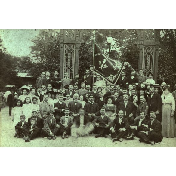 Nagy méret, Húsipari Munkások Szervezete, zászló, foglalkozás, ipartörténet,  kalap, bajusz, monarchia, 1890-es évek, Eredeti kabinetfotó, kartonra kasírozott fotó.  