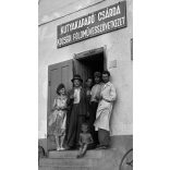 Fotó negatív! Kutyakaparó csárda, Kocsér, földműves szövetkezet, kocsma, vendéglátás, Petőfi meláktábla, kerékpár, kommunizmus, Pest megye, helytörténet, 1950-es évek,  Eredeti nagyméretű fotó negatív!   