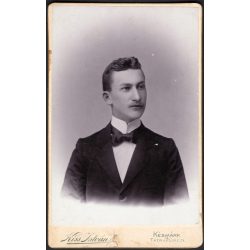   Kiss István műterme, Késmárk (Tátrafüred), Felvidék, elegáns fiatal férfi portréja, monarchia, 1890-es évek, Eredeti CDV, vizitkártya fotó.   