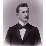 Kiss István műterme, Késmárk (Tátrafüred), Felvidék, elegáns fiatal férfi portréja, monarchia, 1890-es évek, Eredeti CDV, vizitkártya fotó.   