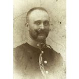 Perecki műterem, Belgrád, Szerbia, Zimmermann Sándor huszár, egyenruhában, katona, elegáns bajuszos úr portréja, K. u. K., monarchia, 1880-as évek, Eredeti CDV, kisebb méretű vizitkártya fotó, „mignon”.  