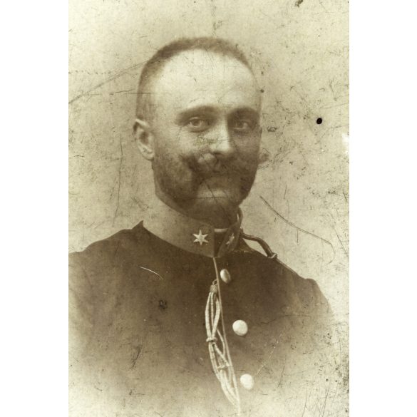 Perecki műterem, Belgrád, Szerbia, Zimmermann Sándor huszár, egyenruhában, katona, elegáns bajuszos úr portréja, K. u. K., monarchia, 1880-as évek, Eredeti CDV, kisebb méretű vizitkártya fotó, „mignon”.  