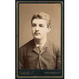 Ciehulski Péter műterme, Marosvásárhely, Erdély, elegáns fiatal férfi portréja, monarchia, 1880-as évek, Eredeti CDV, vizitkártya fotó. 