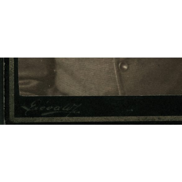 Dévald műterem, Keszthely, elegáns szakállas férfi portréja, cvikker, szemüveg, monarchia, 1880-as évek, Eredeti CDV, hátulján szignózott, aláírt vizitkártya fotó. 