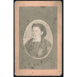   Boros Imre műterme, Pest (Budapest),  elegáns nő portréja, 1860-as évek, Eredeti CDV, korai vizitkártya fotó, felülete foltos. 