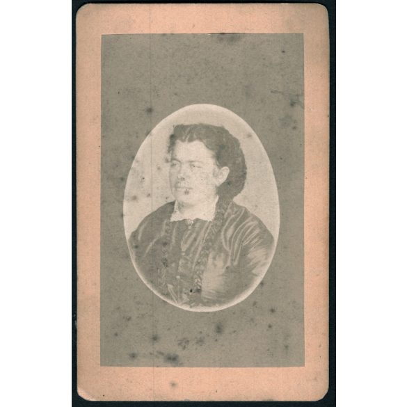 Boros Imre műterme, Pest (Budapest),  elegáns nő portréja, 1860-as évek, Eredeti CDV, korai vizitkártya fotó, felülete foltos. 