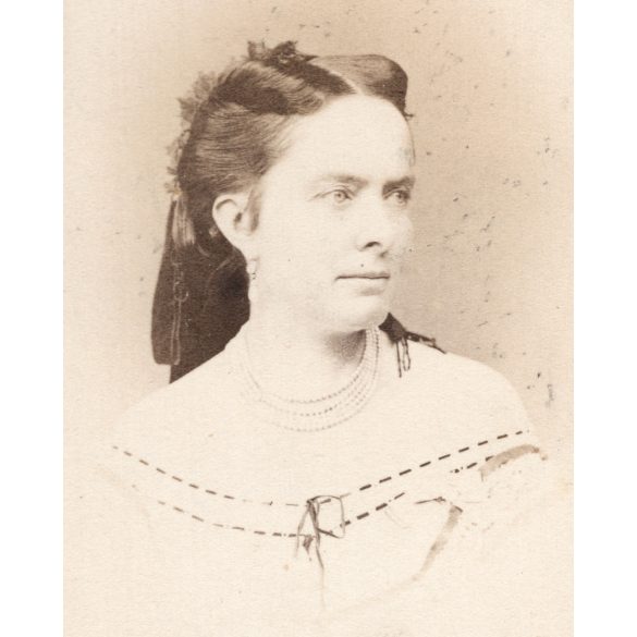 Borsos Josef műterme, Pest, elegáns nő portréja, nyaklánc, modern ruha, monarchia, 1860-as évek, Eredeti CDV, vizitkártya fotó.  