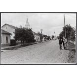 Élet a főutcán, Tiszacsege, Horthy-korszak,1942, 1940-es évek, Hajdú-Bihar megye, helytörténet Eredeti fotó, hátulján feliratozott papírkép.  