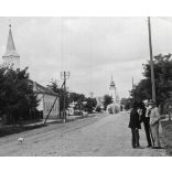 Élet a főutcán, Tiszacsege, Horthy-korszak,1942, 1940-es évek, Hajdú-Bihar megye, helytörténet Eredeti fotó, hátulján feliratozott papírkép.  