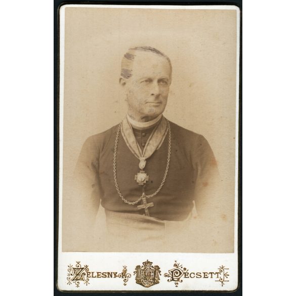 Zelesny Károly műterme, Pécs, katolikus egyházi méltóság portréja, érdemrend, kitüntetés, monarchia, 1880-as évek, Eredeti CDV, vizitkártya fotó.  