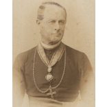 Zelesny Károly műterme, Pécs, katolikus egyházi méltóság portréja, érdemrend, kitüntetés, monarchia, 1880-as évek, Eredeti CDV, vizitkártya fotó.  