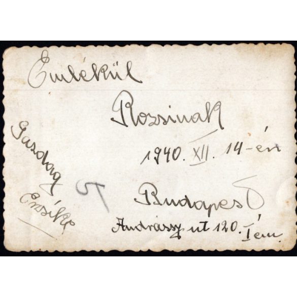 Gazdag Erzsi költőnő Zündapp motorkerékpáron, Budapest, Andrássy út 120., jármű, közlekedés, irodalom, művészet, ismert, helytörténet, Horthy-korszak, 1940, 1940-es évek, Eredeti fotó, hátulján feliratozott, szignózott, aláírt papírkép.