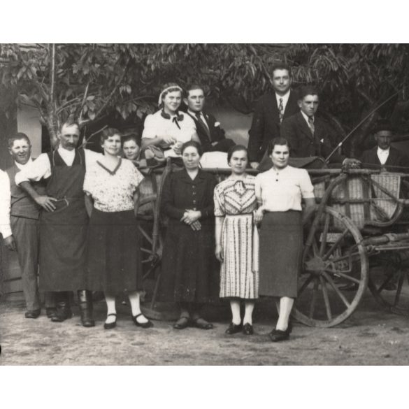 Tézsla János fényképész, Makó, lakodalmas kocsi, esküvő, menyasszony, vőlegény, jármű, közlekedés, helytörténet, Horthy-korszak, 1938, 1930-as évek, Eredeti fotó, hátulján feliratozott, pecséttel jelzett papírkép. 