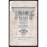 Szabó Dénes műterme, Nagyvárad, Erdély,  elegáns bajuszos úr portréja, monarchia, 1900-as évek, Eredeti CDV, vizitkártya fotó gyönyörű hátlappal, ritka műterem. 