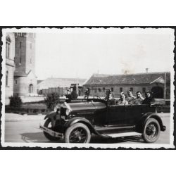   Úri társaság Ford személygépkocsiban, Székesfehérvár, autó, jármű, közlekedés, Horthy-korszak, 1930-as évek, Eredeti fotó, papírkép.  