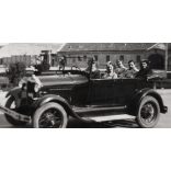 Úri társaság Ford személygépkocsiban, Székesfehérvár, autó, jármű, közlekedés, Horthy-korszak, 1930-as évek, Eredeti fotó, papírkép.  