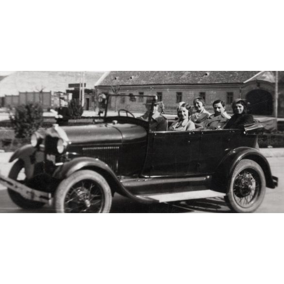 Úri társaság Ford személygépkocsiban, Székesfehérvár, autó, jármű, közlekedés, Horthy-korszak, 1930-as évek, Eredeti fotó, papírkép.  