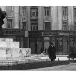 Ikrek a téren, Debrecen, Kossuth szobor, püspöki palota, üzletek, kirakatok, reklámok, hirdetőoszlop, Horthy-korszak, 1920-as évek,  Eredeti nagyméretű fotó negatív!      