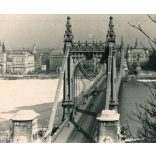 Jégzajlás a Dunán, régi Erzsébet híd, villamos, jármű, közlekedés, helytörténet, Horthy-korszak, 1940, 1940-es évek, Eredeti fotó, hátulján feliratozott papírkép.   