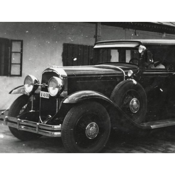 Elegáns család, Torday Béla, Nagykőrös város főorvosa Buick személygépkocsival, Nagykőrös, magyar rendszám B 45 578, autó, jármű, közlekedés, Horthy-korszak, 1930-as évek, Eredeti fotó, hátulján feliratozott papírkép.   méret megközelítőleg (centimét