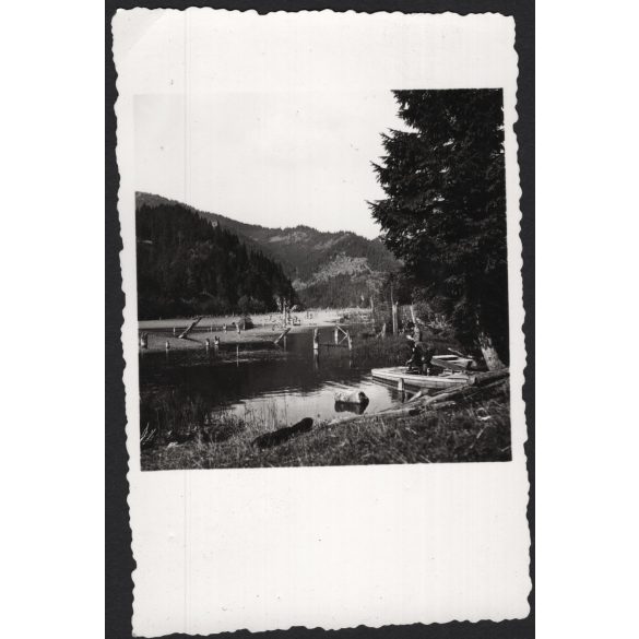 Kirándulók a Gyilkos-tónál, Erdély, csónak, Horthy-korszak, 1940. szeptember, 1940-es évek, Eredeti fotó, hátulján feliratozott papírkép.  