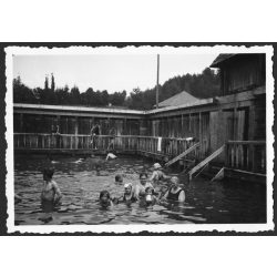   Fürdőzők a Medve-tóban, Szováta, Erdély, fürdőkultúra, Horthy-korszak, 1935., 1930-as évek, Eredeti fotó, hátulján feliratozott papírkép. 