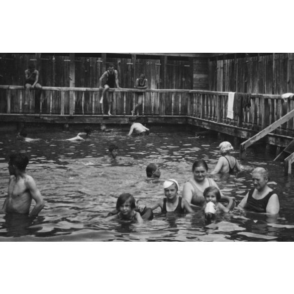 Fürdőzők a Medve-tóban, Szováta, Erdély, fürdőkultúra, Horthy-korszak, 1935., 1930-as évek, Eredeti fotó, hátulján feliratozott papírkép. 