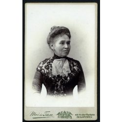   Mai Manó és Társa műterem, Budapest, elegáns nő gyönyörű ruhában, monarchia, 1890-es évek, Eredeti CDV, vizitkártya fotó.  