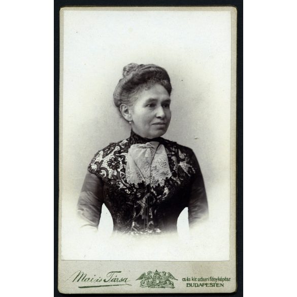 Mai Manó és Társa műterem, Budapest, elegáns nő gyönyörű ruhában, monarchia, 1890-es évek, Eredeti CDV, vizitkártya fotó.  